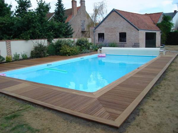 prix terrasse bois ou composite pour piscine